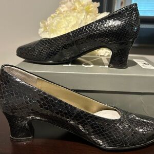 Mark Lamp Black snakeskin leather kitten heels pumps women shoes size 8W